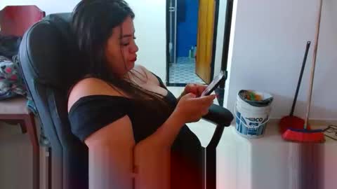 Snapshot of anaids_dam chatting on 12.18.25 anaids online show from 12.18.25