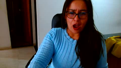 Snapshot of anaids_dam chatting on 07.14.26 anaids online show from 07.14.26