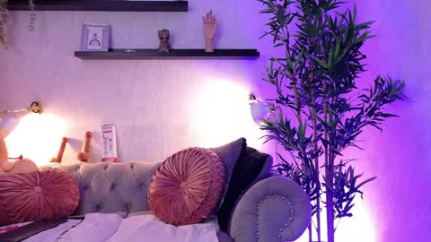 Anaise  online show from 10.21.25