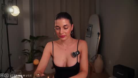 Snapshot of anamuse chatting on 10.05.25 Ana online show from 10.05.25