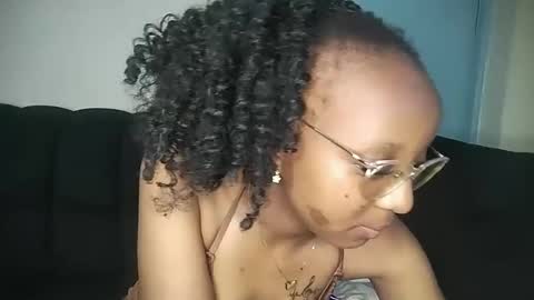 Snapshot of ananablossom chatting on 10.25.25 Ananablossom online show from 10.25.25