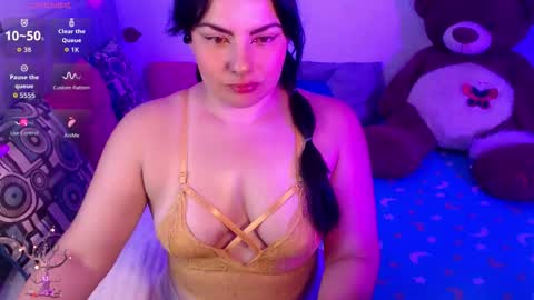 Snapshot of anaspark chatting on 10.31.25 Ana online show from 10.31.25