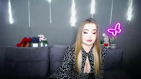 anastacyyellig online show from 04.17.26