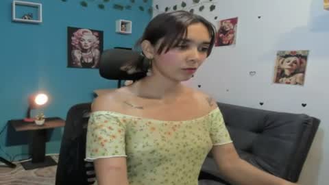 Snapshot of anastasia_tuya chatting on 06.27.26 anastasia online show from 06.27.26