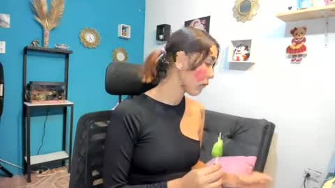 Snapshot of anastasia_tuya chatting on 07.16.26 anastasia online show from 07.16.26