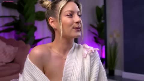 AnastasiaMills online show from 11.15.25