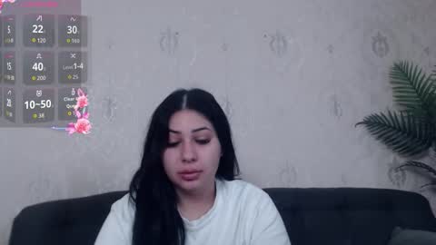 Snapshot of anaysdivine chatting on 09.23.25 Anays online show from 09.23.25