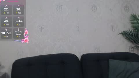 Snapshot of anaysdivine chatting on 09.29.25 Anays online show from 09.29.25