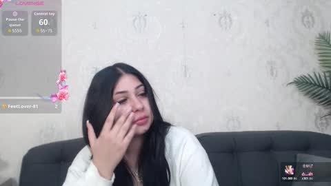 Snapshot of anaysdivine chatting on 10.03.25 Anays online show from 10.03.25