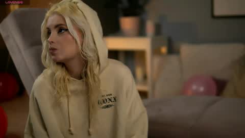 Snapshot of andiahart chatting on 04.01.26 Rosse online show from 04.01.26