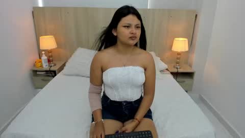 Andrea Caicedo online show from 10.01.25