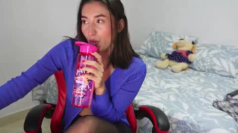 Snapshot of andrea_loaiza2 chatting on 12.16.25 Andrea online show from 12.16.25