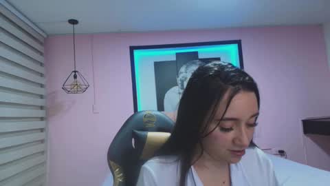 Andrea Ramos online show from 02.25.25