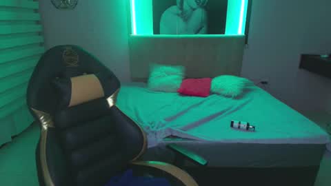 Andrea Ramos online show from 02.26.25