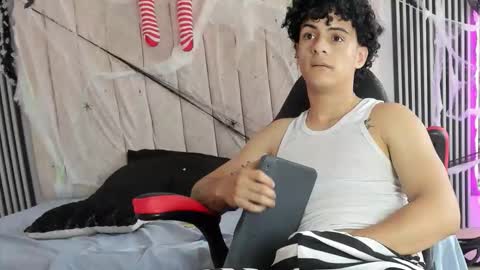 andres_cream online show from 10.31.25