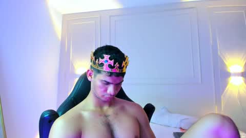 Snapshot of andres_stud chatting on 06.25.26 andres_stud online show from 06.25.26