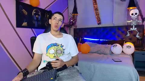 Snapshot of andreuw_wolf chatting on 10.31.25 Andreuw Wolf online show from 10.31.25