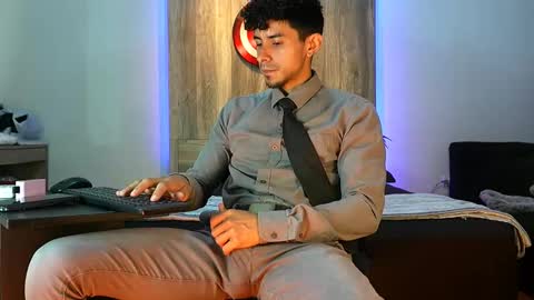 Snapshot of andrew_elliot chatting on 10.23.25 Andrew online show from 10.23.25