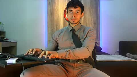 Snapshot of andrew_elliot chatting on 10.28.25 Andrew online show from 10.28.25