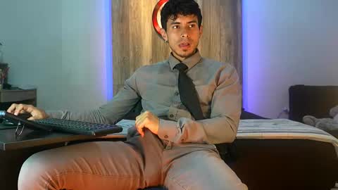 Snapshot of andrew_elliot chatting on 10.30.25 Andrew online show from 10.30.25