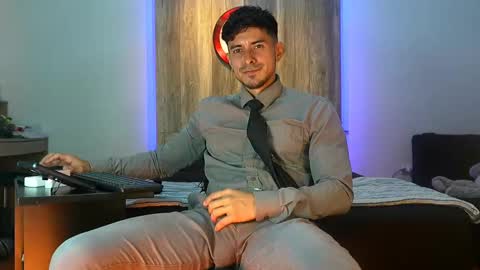 Snapshot of andrew_elliot chatting on 10.31.25 Andrew online show from 10.31.25