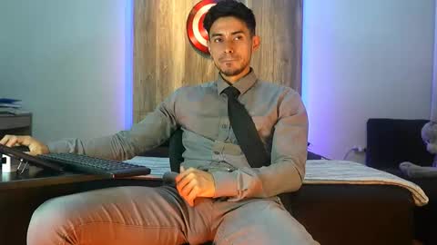 Snapshot of andrew_elliot chatting on 11.04.25 Andrew online show from 11.04.25