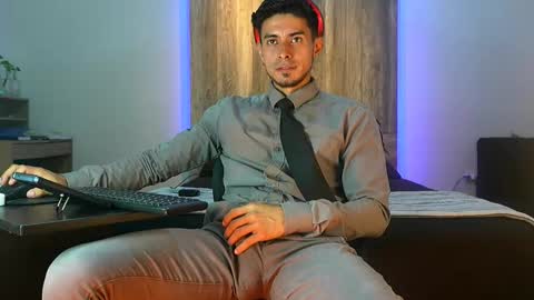 Snapshot of andrew_elliot chatting on 11.05.25 Andrew online show from 11.05.25