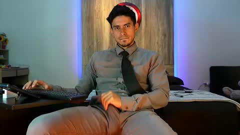 Snapshot of andrew_elliot chatting on 11.11.25 Andrew online show from 11.11.25