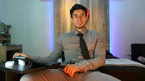 Snapshot of andrew_elliot chatting on 11.18.25 Andrew online show from 11.18.25