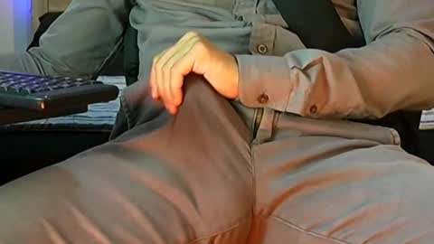 Snapshot of andrew_elliot chatting on 11.22.25 Andrew online show from 11.22.25