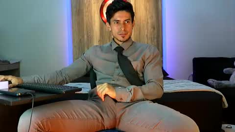 Snapshot of andrew_elliot chatting on 11.28.25 Andrew online show from 11.28.25