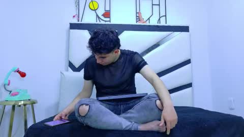 Snapshot of andrew_versb chatting on 01.05.26 ANDREW online show from 01.05.26