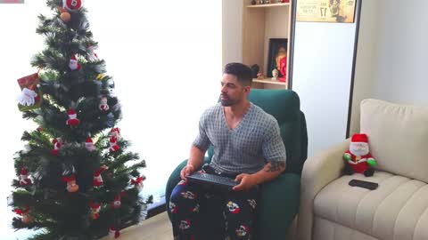 Snapshot of andrewfame chatting on 12.11.24 Andrew online show from 12.11.24