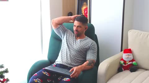 Snapshot of andrewfame chatting on 12.11.24 Andrew online show from 12.11.24
