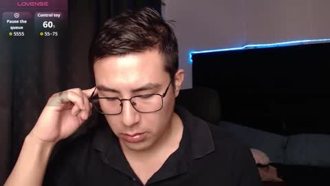 Snapshot of andrewmhilton_ chatting on 02.08.26 andrewmhilton_ online show from 02.08.26