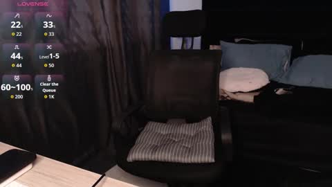 Snapshot of andrewmhilton_ chatting on 02.10.26 andrewmhilton_ online show from 02.10.26