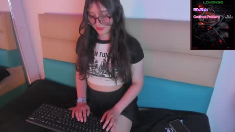 Snapshot of andromeda_blue__ chatting on 12.16.24 online show from 12.16.24