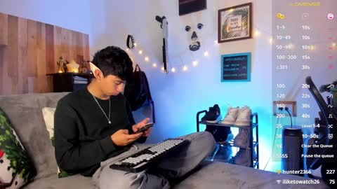 andy_guez_11 online show from 12.17.24