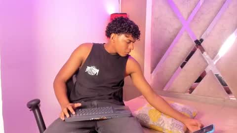 andy_jones7 online show from 10.01.25