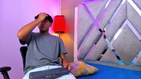 andy_jones7 online show from 10.02.25
