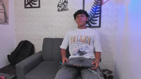 andy_jones7 online show from 10.03.25