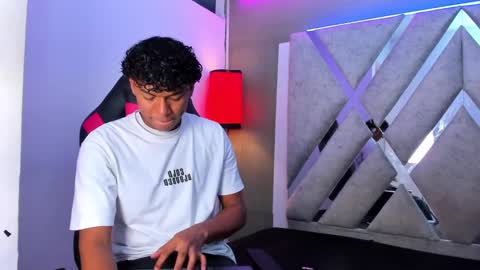 andy_jones7 online show from 10.06.25