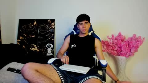 andy_wood1 online show from 04.08.26