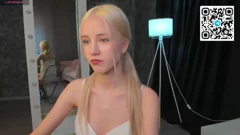 Snapshot of anellyball_ chatting on 07.19.26 Anelly online show from 07.19.26