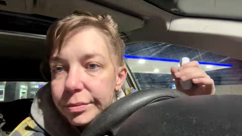 Snapshot of aneoakley chatting on 10.26.25 aneoakley online show from 10.26.25