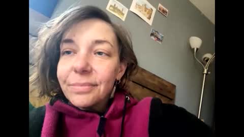 Snapshot of aneoakley chatting on 10.31.25 aneoakley online show from 10.31.25