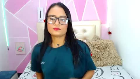 Snapshot of ange_drty chatting on 10.14.25 ange_drty online show from 10.14.25