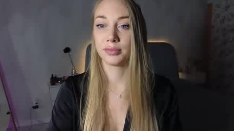 angel  blonde  online show from 10.10.25