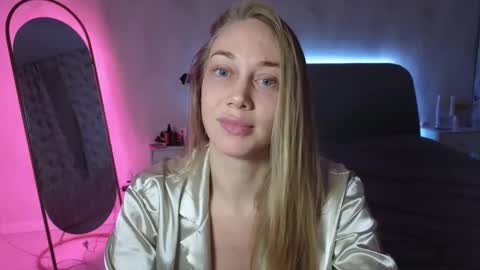 angel  blonde  online show from 10.12.25