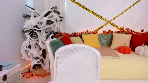 Snapshot of angel_claire chatting on 10.31.25 Claire - be back soon online show from 10.31.25